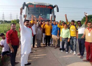 ਬਲੌਂਗੀ ਦੇ ਸ਼੍ਰੀ ਰਾਧਾ ਕ੍ਰਿਸ਼ਨ ਮੰਦਿਰ ਦੀ ਕਮੇਟੀ ਵੱਲੋਂ ਮਥੁਰਾ, ਵ੍ਰਿੰਦਾਵਣ, ਗੋਵਰਧਨ ਦੀ ਯਾਤਰਾ ਲਈ ਬੱਸਾਂ ਰਵਾਨਾ