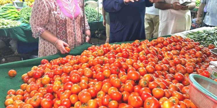 ਕੰਜਿਊਮਰਜ਼ ਪ੍ਰੋਟੈਕਸ਼ਨ ਫੈਡਰੇਸ਼ਨ ਵੱਲੋਂ ਸੈਕਟਰ 71 ਆਪਣੀ ਮੰਡੀ ਵਿੱਚ ਖਪਤਕਾਰਾਂ ਨੂੰ ਜਾਗਰੂਕ ਕੀਤਾ ਗਿਆ