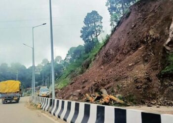 ਚੰਡੀਗੜ੍ਹ-ਸ਼ਿਮਲਾ ਕੌਮੀ ਮਾਰਗ ਤੇ ਲੈਂਡਸਲਾਈਡ ਕਾਰਨ ਆਵਾਜਾਈ ਬੰਦ