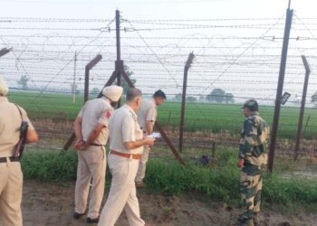 ਬੀ ਐਸ ਐਫ ਜਵਾਨਾਂ ਨੇ ਕੰਡਿਆਲੀ ਤਾਰ ਪਾਰ ਕਰਨ ਵਾਲੇ ਵਿਅਕਤੀ ਨੂੰ ਕੀਤਾ ਢੇਰ