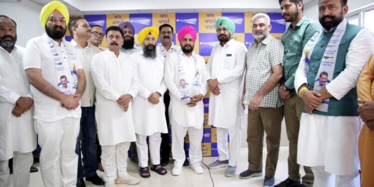 ਪਠਾਨਕੋਟ ਅਤੇ ਗੁਰਦਾਸਪੁਰ ਦੀਆਂ ਪ੍ਰਮੁੱਖ ਸ਼ਖਸੀਅਤਾਂ ‘ਆਪ’ ਵਿੱਚ ਹੋਈਆਂ ਸ਼ਾਮਲ