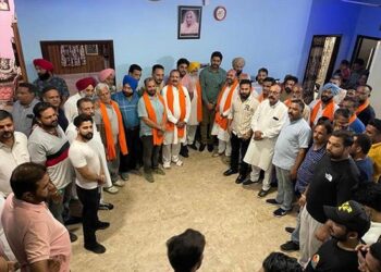 ਕਾਂਗਰਸ ਪਾਰਟੀ ਦੇ ਸੀਨਿਅਰ ਆਗੂ ਰਾਜਿੰਦਰ ਸ਼ਰਮਾ ਸਾਥੀਆਂ ਸਮੇਤ ਆਮ ਆਦਮੀ ਪਾਰਟੀ ਵਿੱਚ ਸ਼ਾਮਲ