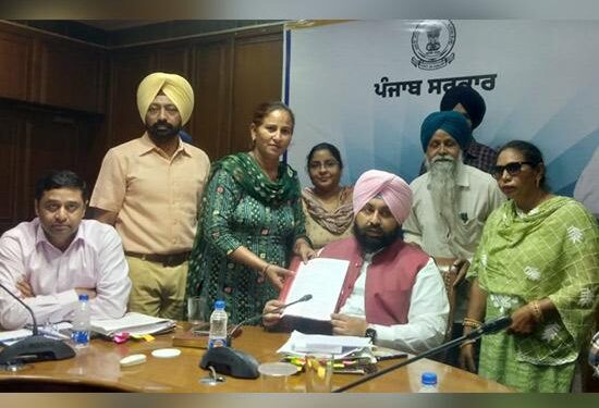 ਮਿਡ ਡੇ ਮੀਲ ਵਰਕਰਜ ਯੂਨੀਅਨ ਪੰਜਾਬ ਦੀ ਸਿੱਖਿਆ ਮੰਤਰੀ ਨਾਲ ਹੋਈ ਮੀਟਿੰਗ, ਕੁੱਕ ਵਰਕਰਾਂ ਦੀਆ ਤਨਖਾਹਾਂ ਵਿੱਚ ਵਾਧੇ ਦਾ ਦਿੱਤਾ ਭਰੋਸਾ