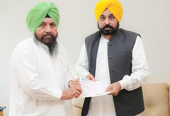 ਹਰਚੰਦ ਬਰਸਟ ਵੱਲੋਂ ਹੜ੍ਹ ਰਾਹਤ ਕਾਰਜਾਂ ਲਈ ਇੱਕ ਮਹੀਨੇ ਦੀ ਤਨਖ਼ਾਹ ਦਾ ਮੁੱਖ ਮੰਤਰੀ ਰਾਹਤ ਫ਼ੰਡ ਵਿੱਚ ਯੋਗਦਾਨ