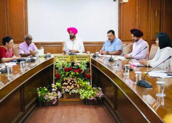 ਪੰਜਾਬ ‘ਚ ਚੱਲ ਰਹੇ ਗ਼ੈਰ ਕਾਨੂੰਨੀ ਟਰੈਵਲ ਏਜੰਟਾਂ, ਸੰਸਥਾਵਾਂ ਅਤੇ ਏਜੰਸੀਆਂ ‘ਤੇ ਸਖ਼ਤ ਕਾਰਵਾਈ ਕਰਾਂਗੇ: ਕੁਲਦੀਪ ਧਾਲੀਵਾਲ