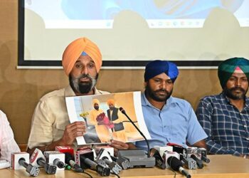 ਸਾਬਕਾ CM ਚੰਨੀ ‘ਤੇ 6 ਜਣਿਆ ਨੂੰ ਪੰਜਾਬ ਪੁਲਿਸ ਵਿਚ ਭਰਤੀ ਕਰਨ ਦੇ ਨਾਂ ’ਤੇ ਠੱਗੀ ਮਾਰਨ ਦਾ ਕੇਸ ਦਰਜ ਕੀਤਾ ਜਾਵੇ: ਮਜੀਠੀਆ
