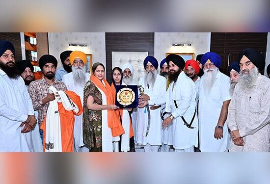 ਜੰਮੂ ਕਸ਼ਮੀਰ ਦੀਆਂ ਸਿੱਖ ਜਥੇਬੰਦੀਆਂ ਵੱਲੋਂ ਕਰਵਾਏ ‘ਕੌਣ ਬਣੇਗਾ ਗੁਰਸਿੱਖ ਪਿਆਰਾ’ ਦੇ ਜੇਤੂ ਬੱਚੇ ਸਨਮਾਨਿਤ