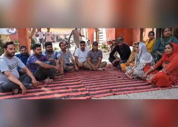 ਗੁਰਦਾਸਪੁਰ: ਤਨਖਾਹ ਨਾ ਮਿਲਣ ‘ਤੇ ਸਫਾਈ ਕਰਮਚਾਰੀ ਬੈਠੇ ਹੜਤਾਲ ‘ਤੇ