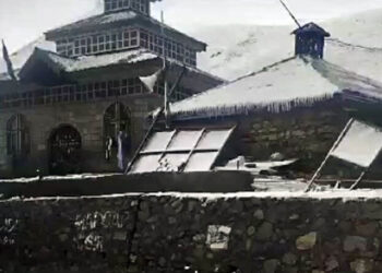 ਸੀਜ਼ਨ ਦੀ ਪਹਿਲੀ ਬਰਫ਼ਬਾਰੀ ਨਾਲ ਕਸ਼ਮੀਰ ਵਿੱਚ ਹੋਈ ਠੰਡ ਦੀ ਸ਼ੁਰੂਆਤ