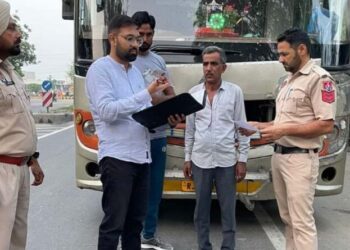 ਸਕੱਤਰ ਰੀਜਨਲ ਟਰਾਂਸਪੋਰਟ ਅਥਾਰਿਟੀ ਵਲੋਂ ਗੱਡੀਆਂ ਦੀ ਚੈਕਿੰਗ, 30 ਗੱਡੀਆਂ ਦੇ ਕੱਟੇ ਗਏ ਚਲਾਣ