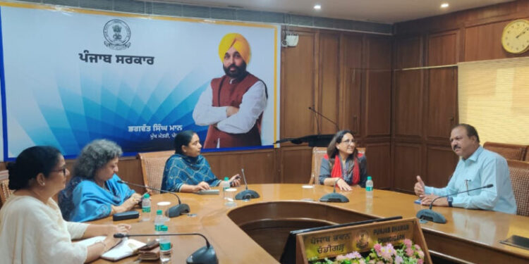 ਡਾ. ਬਲਜੀਤ ਕੌਰ ਨੇ ਆਂਗਣਵਾੜੀ ਸੈਂਟਰਾਂ ਦੀ ਉਸਾਰੀ ਲਈ ਪੇਂਡੂ ਤੇ ਪੰਚਾਇਤ ਵਿਭਾਗ ਨਾਲ ਕੀਤੀ ਮੀਟਿੰਗ