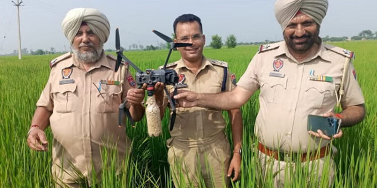 ਭਾਰਤੀ ਸਰਹੱਦ ਤੇ ਫਿਰ ਮਿਲਿਆ ਪਾਕਿਸਤਾਨੀ ਡਰੋਨ, 400 ਗ੍ਰਾਮ ਹੈਰੋਇਨ ਵੀ ਬਰਾਮਦ