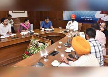 ਲਾਲਜੀਤ ਭੁੱਲਰ ਨਾਲ ਮੁਲਾਕਾਤ ਉਪਰੰਤ ਪੰਜਾਬ ਰੋਡਵੇਜ਼ ਦੇ ਹੜਤਾਲ ਕਰਨ ਵਾਲੇ ਮੁਲਾਜ਼ਮਾਂ ਵੱਲੋਂ ਹੜਤਾਲ ਸਮਾਪਤ