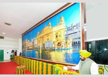 ਸਿਵਲ ਸਕੱਤਰੇਤ ਦੇ ਮੇਨ ਗੇਟ ‘ਤੇ ਸੱਚਖੰਡ ਸ੍ਰੀ ਹਰਿਮੰਦਰ ਸਾਹਿਬ ਦੀ ਲਾਈ ਤਸਵੀਰ