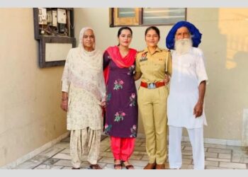 ਥਾਣੇਦਾਰ ਬਣੀ ਧੀ ਨੂੰ ਪਿਤਾ ਦੀ ਥਾਣੇਦਾਰੀ ਦਾ ਸੈਲੂਟ- ‘ਕਿਹਾ ਸ਼ੁਕਰੀਆ ਧੀਏ’