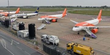 ਲੰਡਨ ਲਿਊਟਨ ਏਅਰਪੋਰਟ ਦੀ ਕਾਰ ਪਾਰਕਿੰਗ ਵਿੱਚ ਅੱਗ ਲੱਗਣ ਕਾਰਨ ਕਈ ਉਡਾਣਾਂ ਮੁਲਤਵੀ