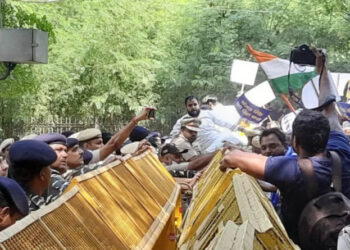 ਸੰਜੇ ਸਿੰਘ ਦੀ ਗ੍ਰਿਫਤਾਰੀ ਖਿਲਾਫ ਦਿੱਲੀ ਵਿੱਚ ਆਪ ਵਰਕਰਾਂ ਦਾ ਪ੍ਰਦਰਸ਼ਨ ਸੁਰੱਖਿਆ ਕਰਮਚਾਰੀਆਂ ਨਾਲ ਹੋਈ ਝੜਪ