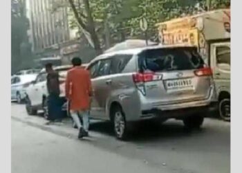 Maratha Quota Row: ਮੰਤਰੀ ਹਸਨ ਮੁਸ਼ਰਿਫ ਦੀ ਕਾਰ ਦੀ ਭੰਨਤੋੜ, ਰਾਖਵੇਂਕਰਨ ਦੇ ਸਮਰਥਨ ‘ਚ ਲਗਾਏ ਨਾਅਰੇ