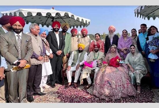 ਮੀਤ ਹੇਅਰ ਤੇ ਡਾ. ਗੁਰਵੀਨ ਕੌਰ ਦੇ ਵਿਆਹ ‘ਚ ਭਗਵੰਤ ਮਾਨ ਪਰਿਵਾਰ ਸਮੇਤ ਕੈਬਨਿਟ ਮੰਤਰੀਆਂ ਸਮੇਤ ਹੋਏ ਸ਼ਾਮਲ, ਦਿੱਤੀਆਂ ਵਧਾਈਆਂ