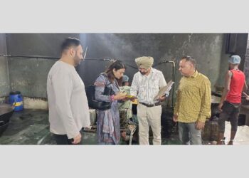 ਤਿਉਹਾਰਾਂ ਦੇ ਮੱਦੇਨਜ਼ਰ ਜ਼ਿਲ੍ਹੇ ‘ਚ ਖਾਣ-ਪੀਣ ਵਾਲੀਆਂ ਵਸਤਾਂ ਦੇ ਲਏ ਗਏ 54 ਸੈਂਪਲ