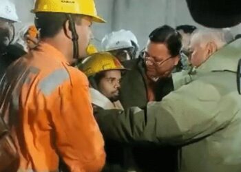 ਸੁਰੰਗ ‘ਚੋਂ ਨਿਕਲੇ ਮਜ਼ਦੂਰਾਂ ਨਾਲ PM ਨੇ ਕੀਤੀ ਗੱਲ, CM ਨੇ ਐਲਾਨਿਆ ਮੁਆਵਜ਼ਾ
