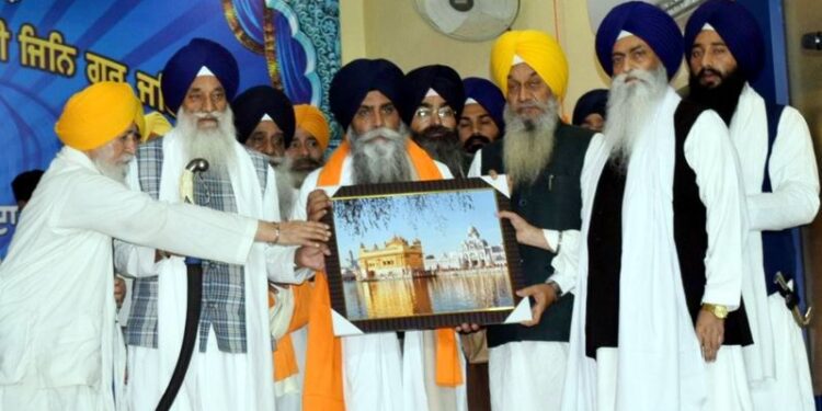 ਸ਼੍ਰੋਮਣੀ ਕਮੇਟੀ ਵੱਲੋਂ ਕਥਾਵਾਚਕ ਗਿਆਨੀ ਪਿੰਦਰਪਾਲ ਸਿੰਘ ਦਾ ਸਨਮਾਨ