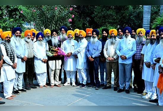 ਪ੍ਰਧਾਨ ਬਣਨ ਮਗਰੋਂ ਦਫ਼ਤਰ ਪੁੱਜੇ ਐਡਵੋਕੇਟ ਹਰਜਿੰਦਰ ਸਿੰਘ ਧਾਮੀ ਨੇ ਅਧਿਕਾਰੀਆਂ ਨਾਲ ਕੀਤੀ ਇਕੱਤਰਤਾ