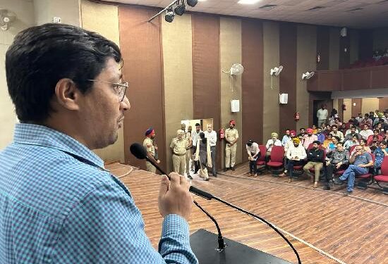 ਇਮਾਨਦਾਰੀ ਤੇ ਬੇਈਮਾਨੀ ਦੇ ਫ਼ਰਕ ਨੂੰ ਸਮਝ ਕੇ ਭ੍ਰਿਸ਼ਟਾਚਾਰ ਨੂੰ ਪਾਈ ਜਾ ਸਕਦੀ ਹੈ ਨੱਥ : ਸ਼ੌਕਤ ਅਹਿਮਦ ਪਰੇ