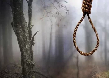 ਦਰੱਖਤ ਨਾਲ ਗਲ ਫਾਹਾ ਲੈ ਕੇ ਵਿਅਕਤੀ ਨੇ ਕੀਤੀ ਆਤਮ-ਹੱਤਿਆ