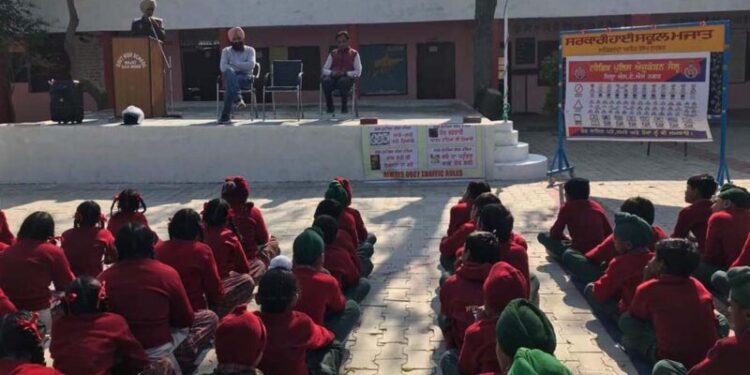 ਟ੍ਰੈਫਿਕ ਜਾਗਰੂਕਤਾ ਸੈਮੀਨਾਰ ਦਾ ਆਯੋਜਨ ਕੀਤਾ