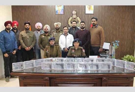 ਮੱਧ ਪ੍ਰਦੇਸ਼ ਤੋਂ ਪੰਜਾਬ ‘ਚ ਨਜਾਇਜ਼ ਹਥਿਆਰਾਂ ਦੀ ਤਸਕਰੀ ਦਾ ਪਰਦਾਫਾਸ਼, ਘਰ ‘ਚ ਚਲਾਈ ਜਾ ਰਹੀ ਗੈਰ ਕਾਨੂੰਨੀ ਅਸਲਾ ਫੈਕਟਰੀ ਫੜੀ