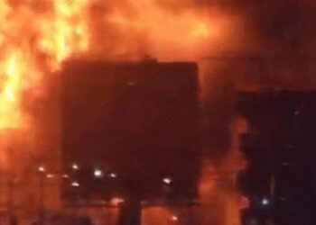 ਮੁੰਬਈ ਦੇ ਗੋਰੇਗਾਂਵ ਖੇਤਰ ਦੇ ਉਦਯੋਗਿਕ ਕੰਪਲੈਕਸ ਵਿੱਚ ਭਿਆਨਕ ਅੱਗ, ਜਾਨੀ ਨੁਕਸਾਨ ਤੋਂ ਬਚਾਉ