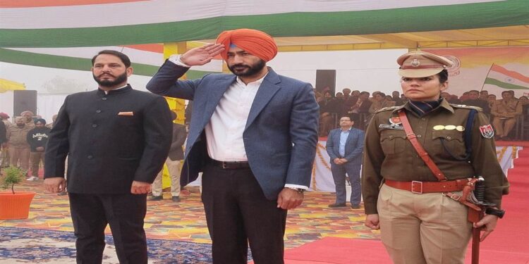 ਮੀਤ ਹੇਅਰ ਨੇ ਗਣਤੰਤਰ ਦਿਵਸ ਮੌਕੇ ਲਹਿਰਾਇਆ ਕੌਮੀ ਝੰਡਾ