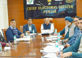 ਪੰਜਾਬ ਦੇ ਮੁੱਖ ਚੋਣ ਅਧਿਕਾਰੀ ਨੇ ਡਿਪਟੀ ਕਮਿਸ਼ਨਰਾਂ ਨੂੰ ”ਇਸ ਵਾਰ 70 ਪਾਰ ਵੋਟ ਪ੍ਰਤੀਸ਼ਤ ਦਾ ਟੀਚਾ ਦਿੱਤਾ
