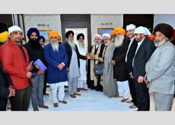 ਈਰਾਨ ਦਾ ਵਫ਼ਦ ਸਚਖੰਡ ਸ੍ਰੀ ਹਰਿਮੰਦਰ ਸਾਹਿਬ ਵਿਖੇ ਦਰਸ਼ਨ ਕਰਨ ਪੁੱਜਾ