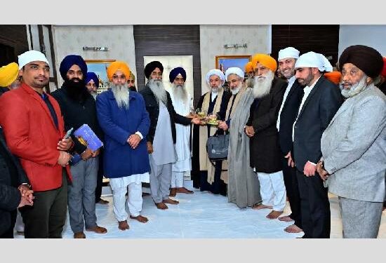 ਈਰਾਨ ਦਾ ਵਫ਼ਦ ਸਚਖੰਡ ਸ੍ਰੀ ਹਰਿਮੰਦਰ ਸਾਹਿਬ ਵਿਖੇ ਦਰਸ਼ਨ ਕਰਨ ਪੁੱਜਾ