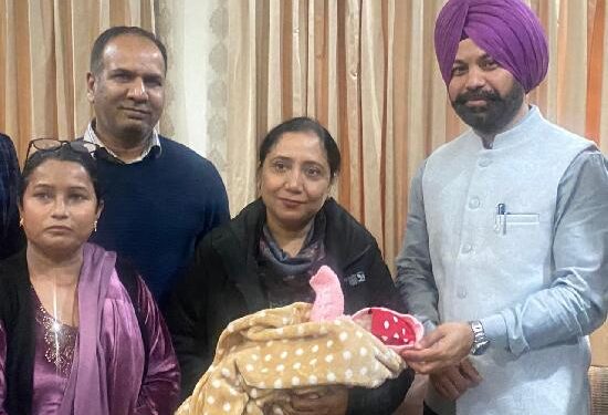 ਇੰਡੀਅਨ ਰੈੱਡ ਕਰਾਸ ਸੁਸਾਇਟੀ ਦੇ ਪੰਘੂੜੇ ਚੋਂ ਮਿਲੀ ਨਵਜੰਮੀ ਬੱਚੀ