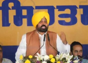 ਮੁੱਖ ਮੰਤਰੀ ਨੇ ਸ਼ੁੱਭਕਰਨ ਦੇ ਪਰਿਵਾਰ ਦਾ ਦੁੱਖ ਵੰਡਾਉਂਦਿਆਂ ਮਾਲੀ ਮਦਦ ਵਜੋਂ ਇਕ ਕਰੋੜ ਰੁਪਏ ਤੇ ਭੈਣ ਲਈ ਸਰਕਾਰੀ ਨੌਕਰੀ ਦੇਣ ਦਾ ਕੀਤਾ ਐਲਾਨ