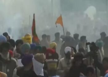 BREAKING- ਕਿਸਾਨਾਂ ‘ਤੇ ਪੁਲਿਸ ਨੇ ਛੱਡੇ ਅੱਥਰੂ ਗੈਸ ਦੇ ਗੋਲੇ