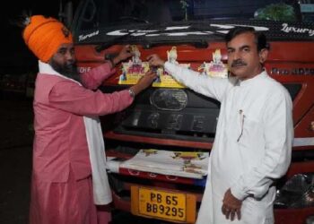 ਅਯੁੱਧਿਆ ਰਾਮ ਮੰਦਰ ਵਿੱਚ ਲੰਗਰ ਸੇਵਾ ਚਲਾ ਰਹੇ ਨਿਹੰਗ ਬਾਬਾ ਰਸੂਲਪੁਰ ਵੱਲੋਂ ਰਾਸ਼ਨ ਦੇ ਟਰੱਕ ਅਯੁੱਧਿਆ ਭੇਜੇ