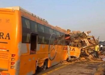 ਆਗਰਾ-ਲਖਨਊ ਹਾਈਵੇ ਤੇ ਬੱਸ ਅਤੇ ਟਰੱਕ ਦੀ ਟੱਕਰ ਵਿੱਚ 4 ਵਿਅਕਤੀਆਂ ਦੀ ਮੌਤ, 21 ਜ਼ਖਮੀ