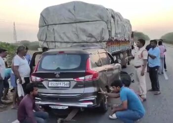 ਖੜ੍ਹੇ ਟਰੱਕ ਨਾਲ ਕਾਰ ਟਕਰਾਉਣ ਕਾਰਨ ਪਰਿਵਾਰ ਦੇ 6 ਜੀਆਂ ਦੀ ਮੌਤ