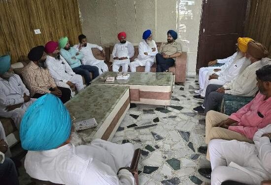ਉਦੇਵੀਰ ਸਿੰਘ ਰੰਧਾਵਾ ਨੇ ਹਲਕਾ ਡੇਰਾ ਬਾਬਾ ਨਾਨਕ ਦੇ ਪਿੰਡ ਕੋਠਾ ਵਿਖੇ ਕੀਤੀ ਚੋਣ ਮੀਟਿੰਗ