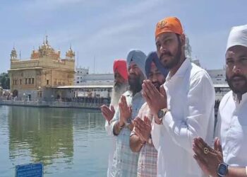 ਗੁਰਦਾਸਪੁਰ ਤੋਂ AAP ਉਮੀਦਵਾਰ ਸ਼ੈਰੀ ਕਲਸੀ ਹੋਏ ਸ੍ਰੀ ਦਰਬਾਰ ਸਾਹਿਬ ਨਤਮਸਤਕ