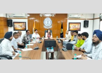 ਵੋਟਿੰਗ ਮਸ਼ੀਨਾਂ ਦੀ ਪਹਿਲੀ ਰੈਂਡੇਮਾਇਜੇਸ਼ਨ ਜ਼ਿਲ੍ਹਾ ਚੋਣ ਅਫ਼ਸਰ ਦੀ ਨਿਗਰਾਨੀ ‘ਚ ਹੋਈ