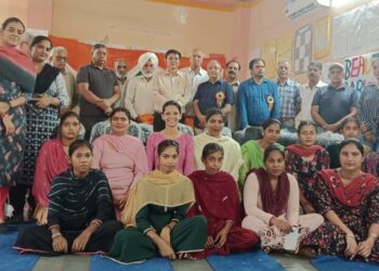 ਸਿਲਾਈ ਦੀ ਟ੍ਰੇਨਿੰਗ ਕਰਨ ਵਾਲੀਆਂ ਲੜਕੀਆਂ ਨੂੰ ਮੁਫਤ ਮਸ਼ੀਨਾਂ ਦਿਤੀਆਂ