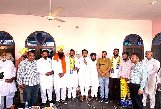 ਕਈ ਮੌਜੂਦਾ ਸਰਪੰਚ ਅਤੇ ਬਲਾਕ ਸੰਮਤੀ ਮੈਂਬਰ ਹੋਏ ਆਪ ਚ ਸ਼ਾਮਿਲ