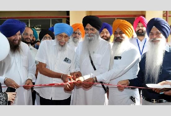 SGPC ਪ੍ਰਧਾਨ ਧਾਮੀ ਵਲੋਂ ਗੁਰੂ ਨਾਨਕ ਮਿਸ਼ਨ ਹਸਪਤਾਲ ਢਾਹਾਂ ਕਲੇਰਾਂ ਵਿਖੇ ਲਿਫ਼ਟ ਦਾ ਉਦਘਾਟਨ