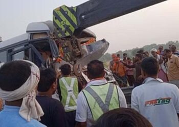ਸੜਕ ਕਿਨਾਰੇ ਖੜ੍ਹੇ ਡੰਪਰ ਨਾਲ ਟਕਰਾਈ ਸ਼ਰਧਾਲੂਆਂ ਨਾਲ ਭਰੀ ਬੱਸ, ਚਾਰ ਵਿਅਕਤੀਆਂ ਦੀ ਮੌਤ