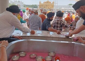 ਸ੍ਰੀ ਗੁਰੂ ਅਰਜਨ ਦੇਵ ਜੀ ਦੇ ਸ਼ਹੀਦੀ ਦਿਹਾੜੇ ਮੌਕੇ ਸ੍ਰੀ ਹਰਿਮੰਦਰ ਸਾਹਿਬ ਵਿੱਚ ਵੱਡੀ ਗਿਣਤੀ ਸੰਗਤਾਂ ਹੋਈਆਂ ਨਤਮਸਤਕ